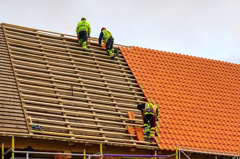 Clay tiles roof installation